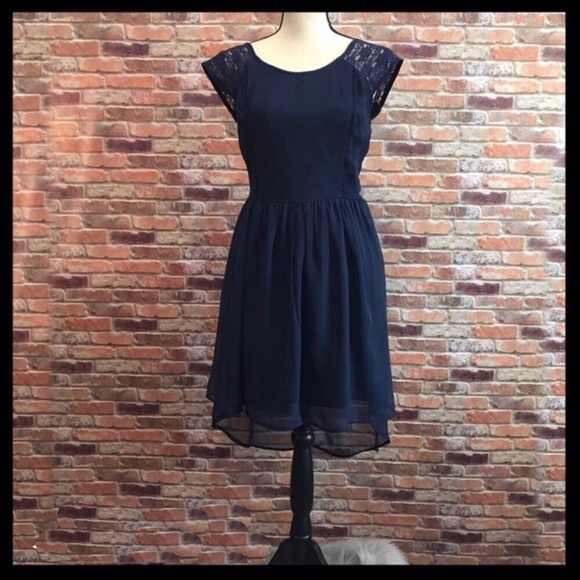 Band of Gypsies Dresses & Skirts - Band of Gypsies Lace Shoulder Hi Low Dress